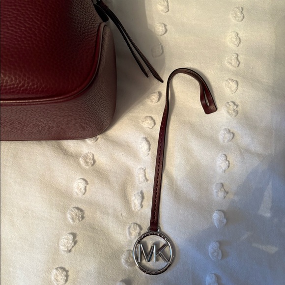 Michael Kors Kelsey Tote - Picture 3 of 8